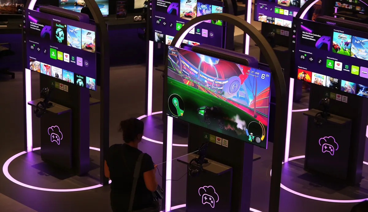 Designing Games That Mirror Real-World Social Systems Designing Games That Mirror Real-World Social Systems